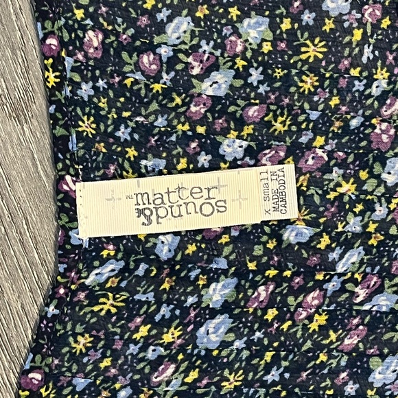 Sound & Matter Floral Button Up Top — strings to sinch waist - Picture 2 of 2